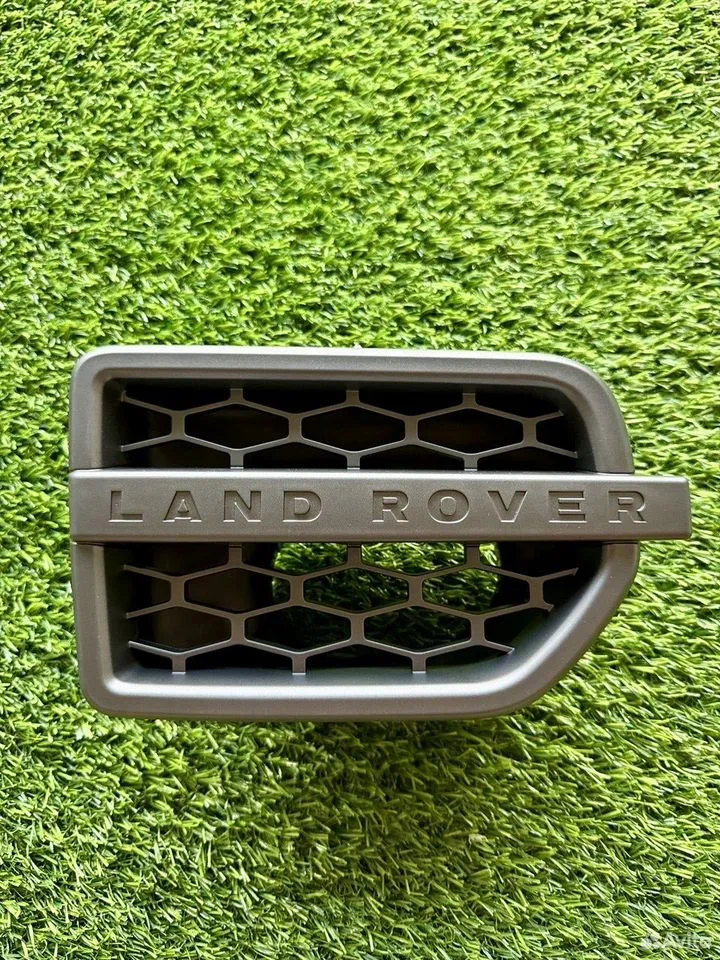 Решетки в крылья правая Land Rover Discovery 4